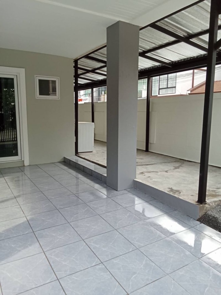 ขายถูก ทาวน์โฮม 3 ชั้น หมู่บ้านนีโอ คลาสสิค โฮม Neo Classic Home 30.7 ตรว ติดถนนรามอินทรา เดินขึ้นรถไฟฟ้าได้เลยเพียง 80 เมตร – รูปที่ 3
