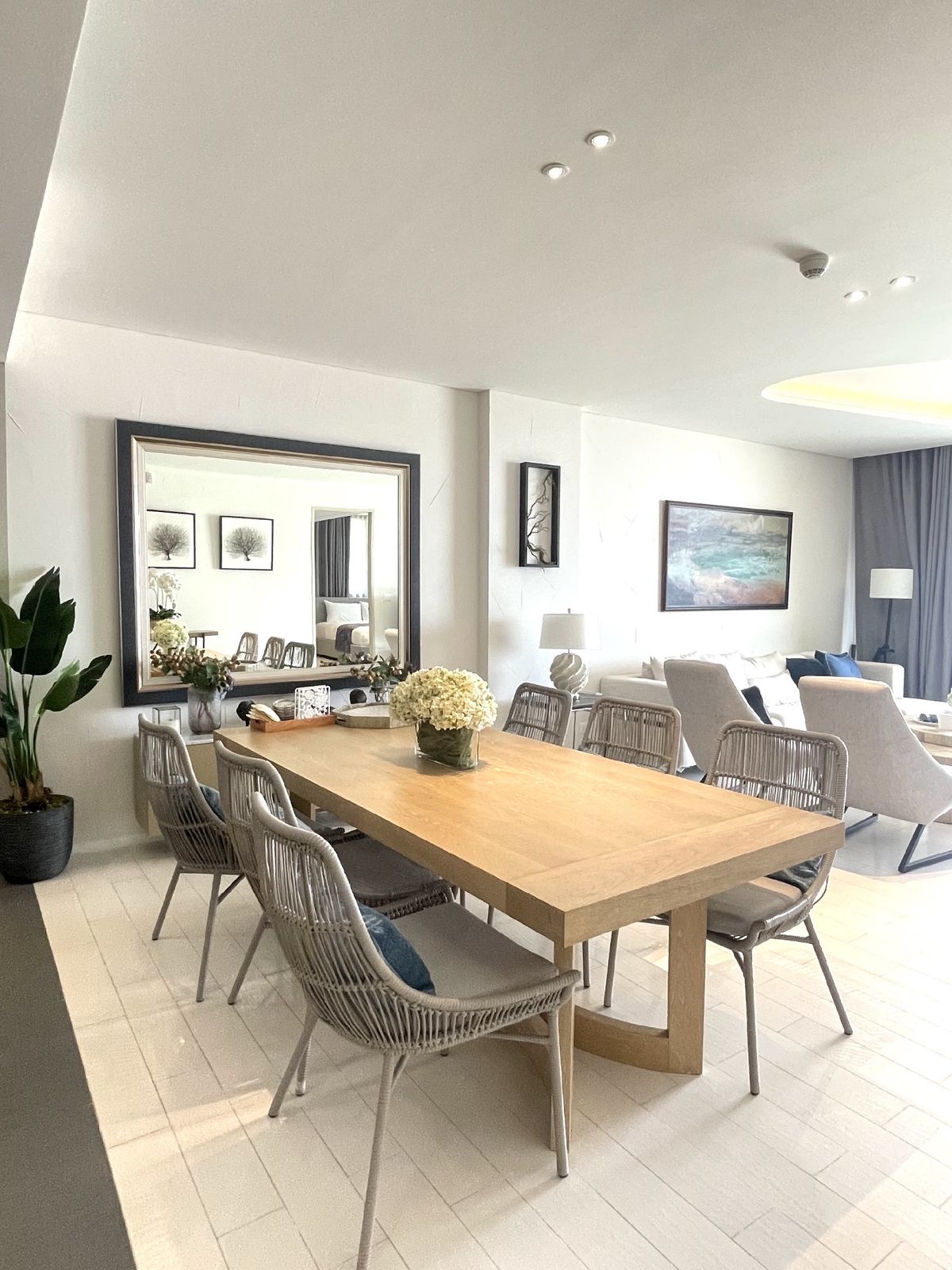 Beachfront Hua Hin condominium for rent.3Bedrooms with Seaview and good condition. – รูปที่ 3