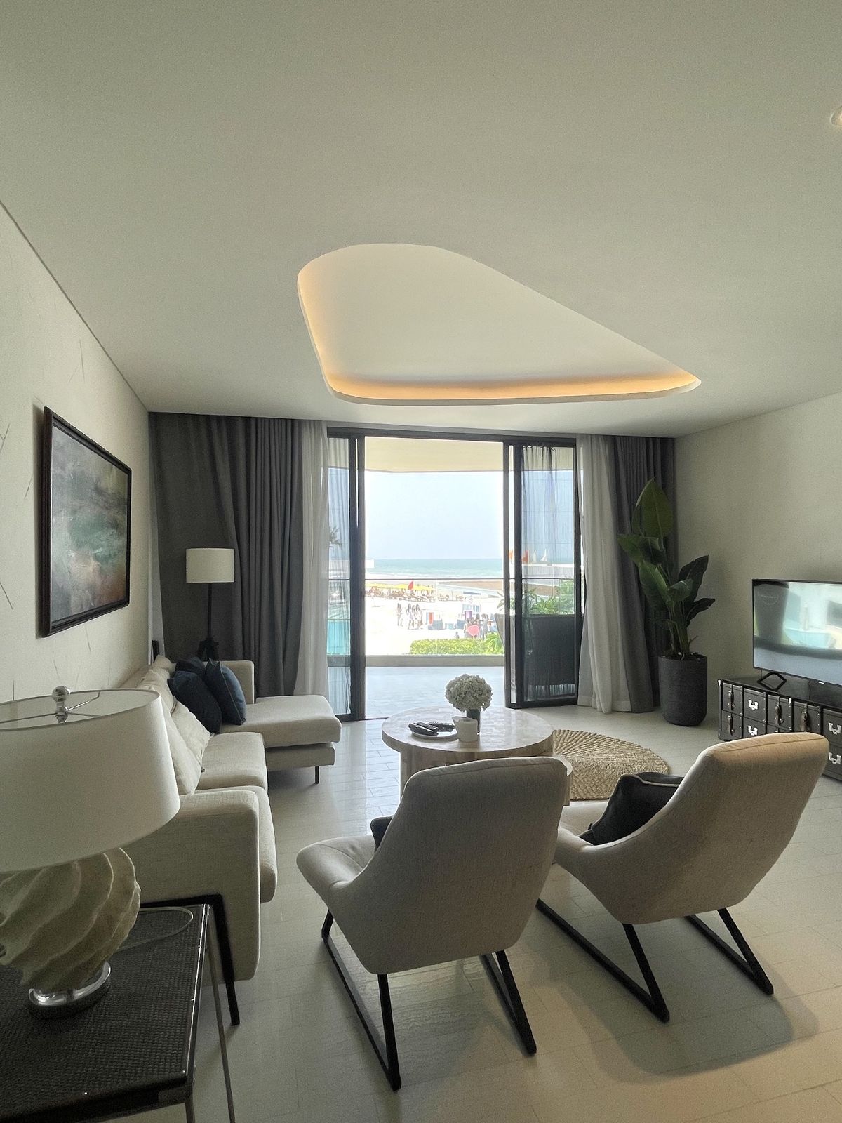 Beachfront Hua Hin condominium for rent.3Bedrooms with Seaview and good condition. Beachfront Hua Hin condominium for rent.3Bedrooms with Seaview and good condition.