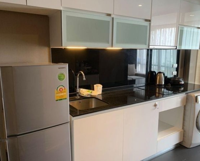 Klass Silom 35 sq.m. Rent & Sell Eng 中 日 Please add LINE ID @806qphgn o8415o5483