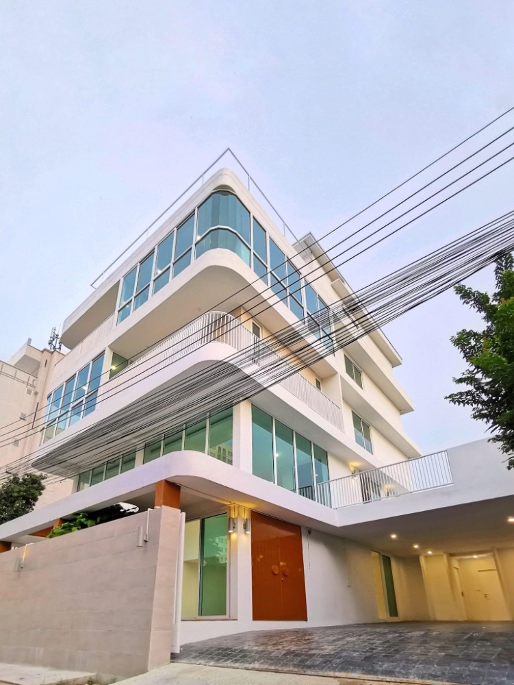 PORTICO - Sukhumvit 77 Onnut (ปอร์ติโก - สุขุมวิท77 อ่อนนุช) | บ้านเดี่ยวรีโนเวท โฮมออฟฟิศ 5 ชั้น | 72 ตร.ว. 622 ตร.ม. | 5ห้องนอน  4ที่จอดรถ | ใกล้ People Park 1 นาที, บิ๊กซี อ่อนนุช 3 นาที, BTS อ่อนนุช 4 นาที,