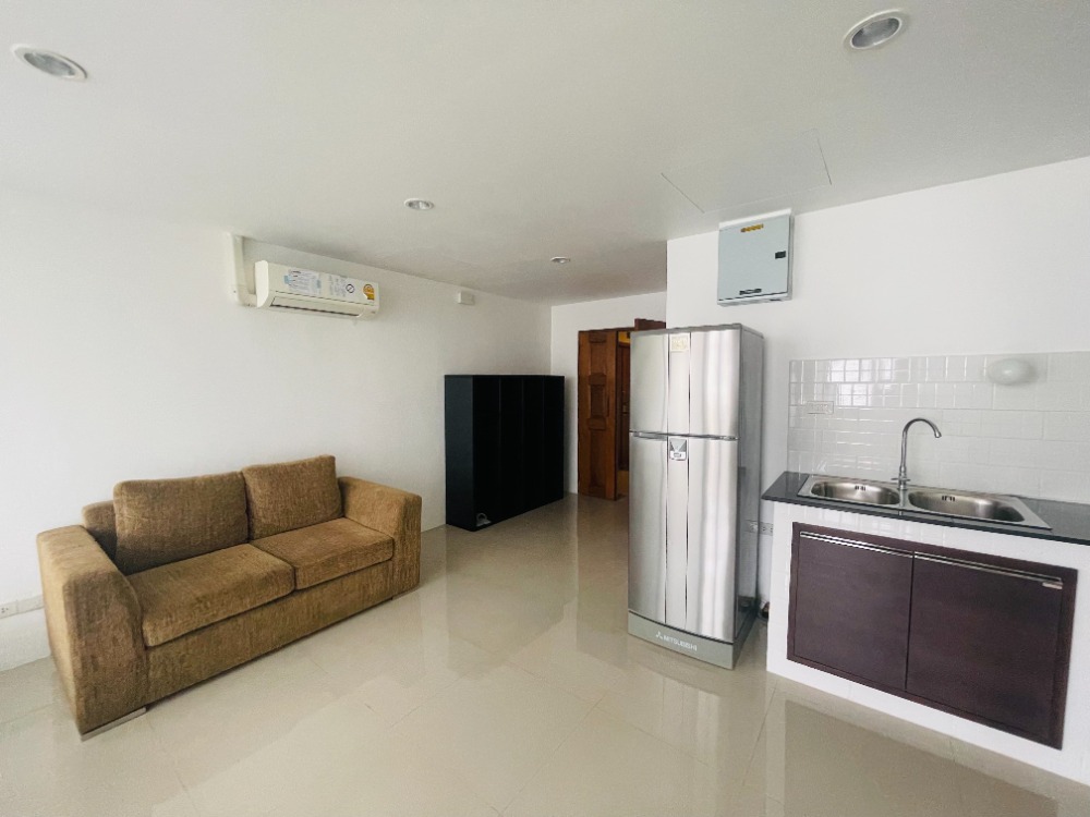 For rent! Condo The Waterford park thonglor 5, near BTS ThongLor 500m. 1 bedroom, 1 bathroom, 68 sq m. 20,000 per month. (Price can be negotiated