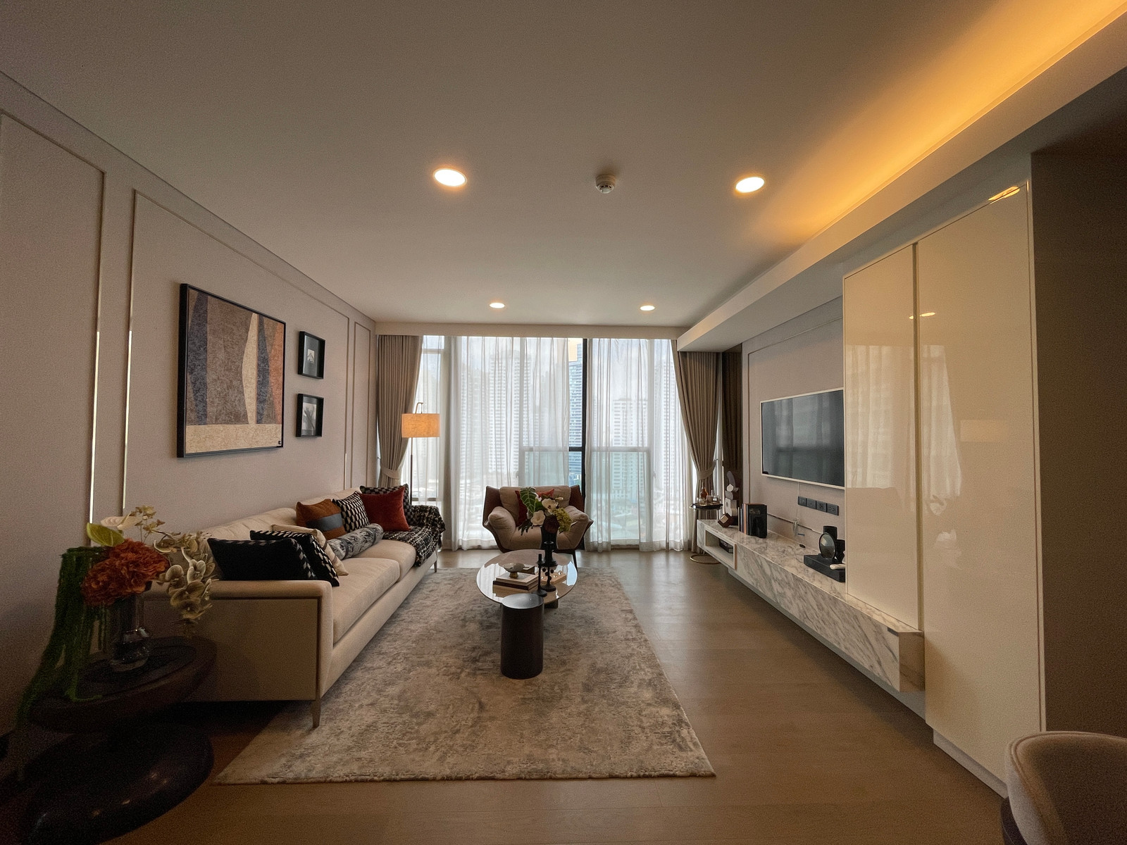 Urgent sale! Luxury condo "Siamese Exclusive Queens", 9th floor, Phrom Phong view, large room 75.95 sq m., near MRT Queen Sirikit Center, only 100 m., near Benjakiti Park - lungs in the middle of the city that health lovers will love. Urgent sale! Luxury condo "Siamese Exclusive Queens", 9th floor, Phrom Phong view, large room 75.95 sq m., near MRT Queen Sirikit Center, only 100 m., near Benjakiti Park - lungs in the middle of the city that health lovers will love.