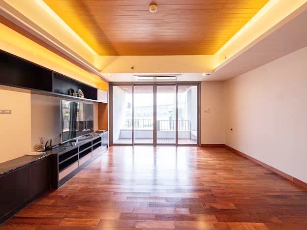 For sale: The Pano Rama 3, 3 bedrooms, 4 bathrooms, Duplex 274 sqm., elegantly-decorated. Next to Chao Phraya River.