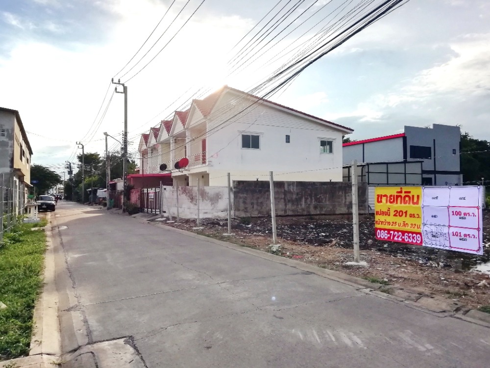 ขายที่ดินสวย 201 ตร.ว. ซอยมาเจริญ 1 แยก 3-7 ซ.เพชรเกษม 81 แขวงหนองค้างพลู เขตหนองแขม กทม. สี่เหลี่ยมผืนผ้าสวย หน้ากว้าง 25 เมตร ลึก 32 เมตร ด้านข้างติดซอย ทำเลดี เดินทางสะดวก – รูปที่ 2