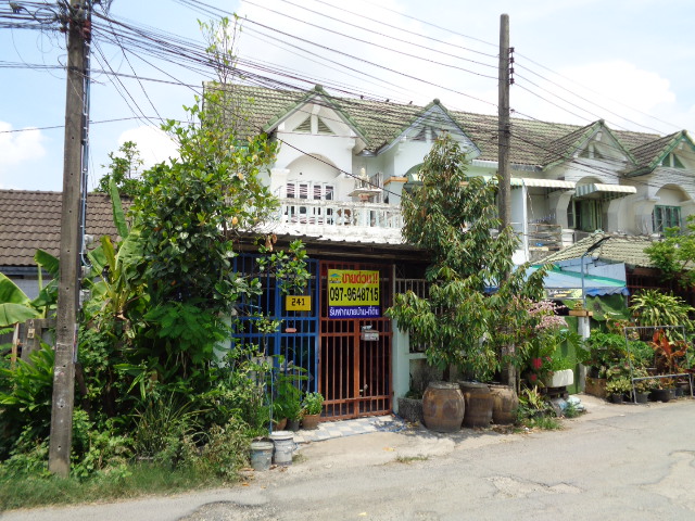 ขายทาวนเฮ้าส์ 2 ชั้น 25 ตร.วา หมู่บ้านเสรี อ่อนนุช ซอยอ่อนนุช70/1 แยก2-2 แขวงประเวศ เขตประเวศ กรุงเทพฯ ขายถูกตามสภาพ ขายทาวนเฮ้าส์ 2 ชั้น 25 ตร.วา หมู่บ้านเสรี อ่อนนุช ซอยอ่อนนุช70/1 แยก2-2 แขวงประเวศ เขตประเวศ กรุงเทพฯ ขายถูกตามสภาพ