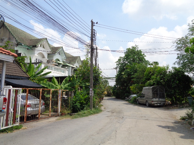 ขายทาวนเฮ้าส์ 2 ชั้น  25  ตร.วา หมู่บ้านเสรี อ่อนนุช  ซอยอ่อนนุช70/1 แยก2-2 แขวงประเวศ  เขตประเวศ กรุงเทพฯ  ขายถูกตามสภาพ – รูปที่ 2