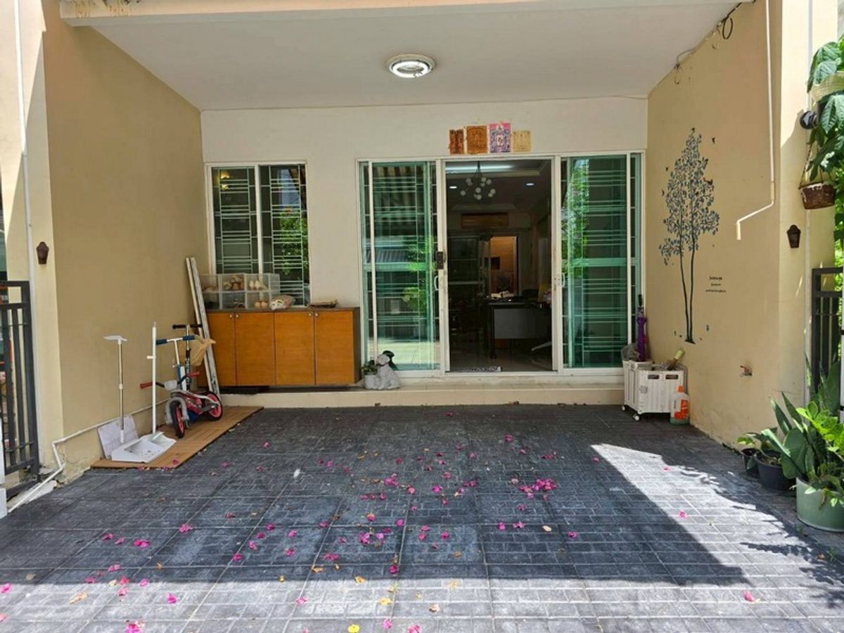 Townhome for sale, 3 floors, corner unit, newly renovated, Baan Klang Muang, Sathorn, Taksin, area 20 sq m, 3 bedrooms, 3 bathrooms, has some built-ins - ghd000103 Townhome for sale, 3 floors, corner unit, newly renovated, Baan Klang Muang, Sathorn, Taksin, area 20 sq m, 3 bedrooms, 3 bathrooms, has some built-ins - ghd000103