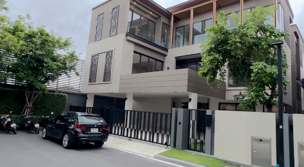 ขายบ้านVANA Residence  กรุงเทพกรีฑา 3 ชั้น พร้อมลิฟท์โดยสาร เฟอร์นิเจอร์บิวอิน 4นอน 5 น้ำ  พื้นที่ใช้สอย 400 ตร.ม. สวยใหม่ ติดกับ Market Place และ รร.นานาชาติเวลลิงตัน