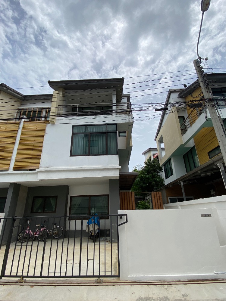 บ้านแฝด 3 ชั้น พร้อมเฟอร์นิเจอร์ ให้เช่าในโครงการ เวอรีเดียน ราชพฤกษ์ บ้านแฝด 3 ชั้น พร้อมเฟอร์นิเจอร์ ให้เช่าในโครงการ เวอรีเดียน ราชพฤกษ์