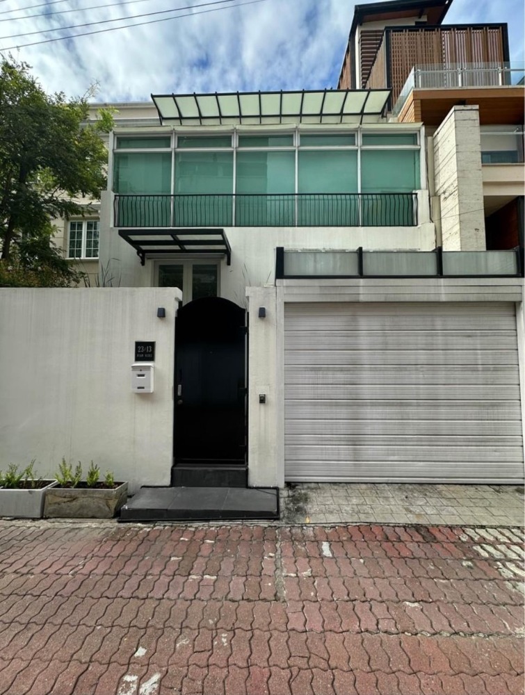 ♦ Nice decoration ♦ 3 ชั้น 40.00 ตร.ว. 350.00 ตร.ม. | 3 ห้องนอน 2 ที่จอดรถ | ใกล้รถไฟฟ้าชิดลมเพียง 150 เมตร