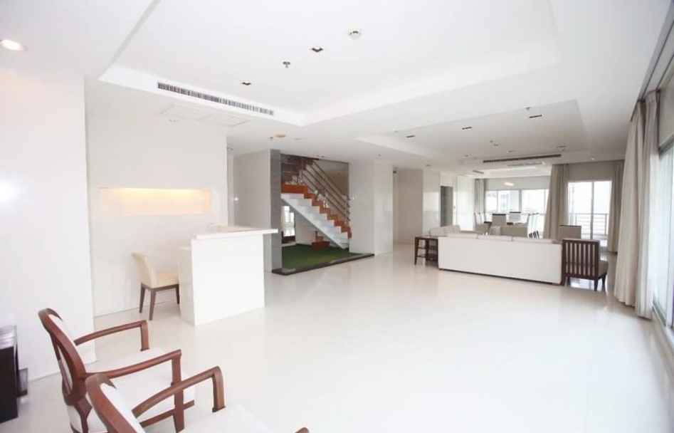 ● Duplex Type ● ชั้น 10+ 385.08 ตร.ม. | 4 ห้องนอน วิวสถานฑูตอเมริกา | ติดสวนลุมพินี, ใกล้เซ็นทรัล เอ็มบาสซี 3 นาที