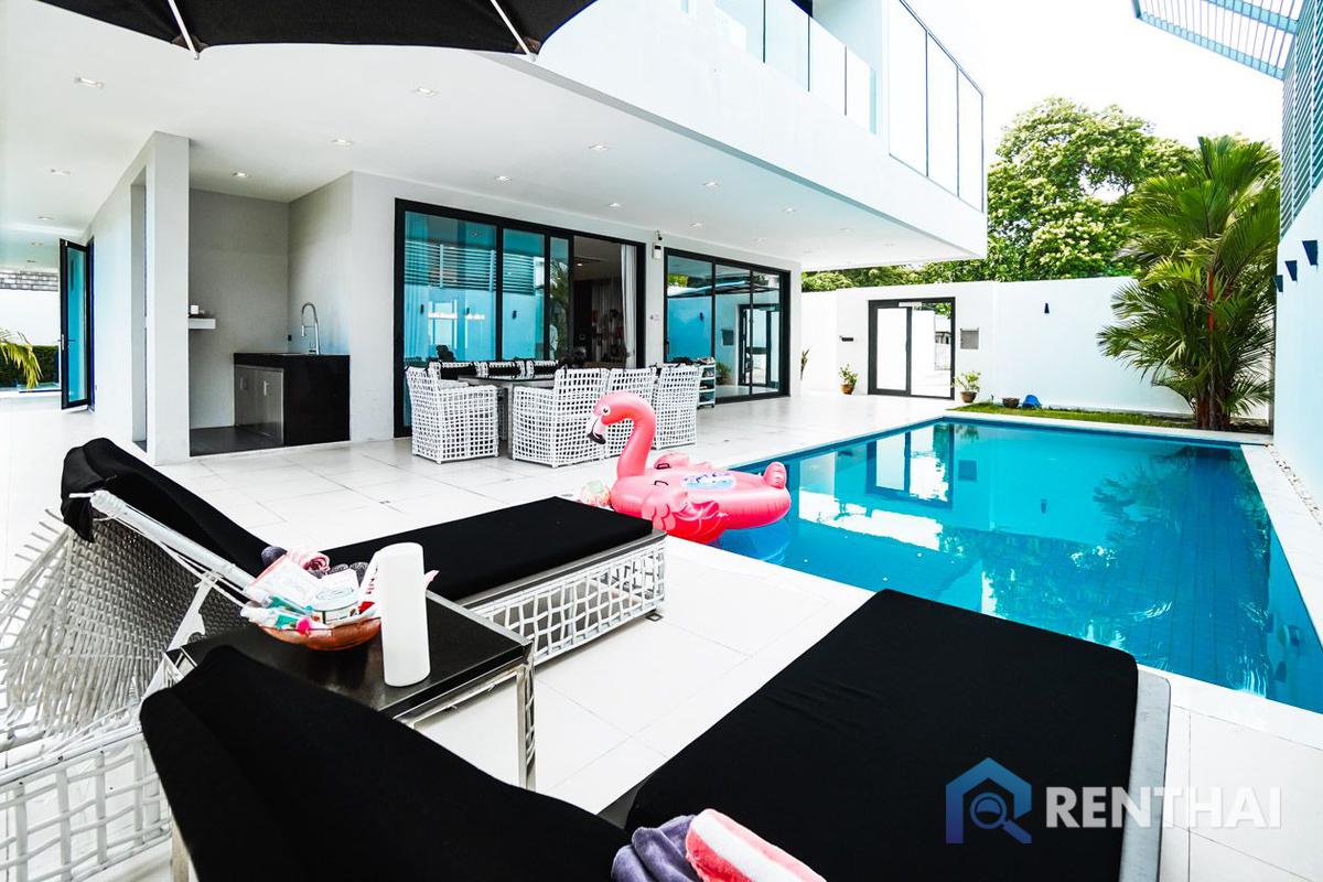 Stunning Well Maintained Huge Luxury Mansion in the Middle of Pratumnak Hill!