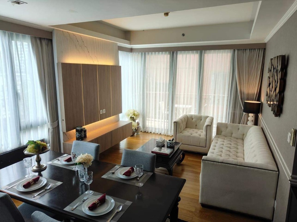 For sale with tenant til Nov 2026
 2 bedrooms near All seasons place, Central Chidlom