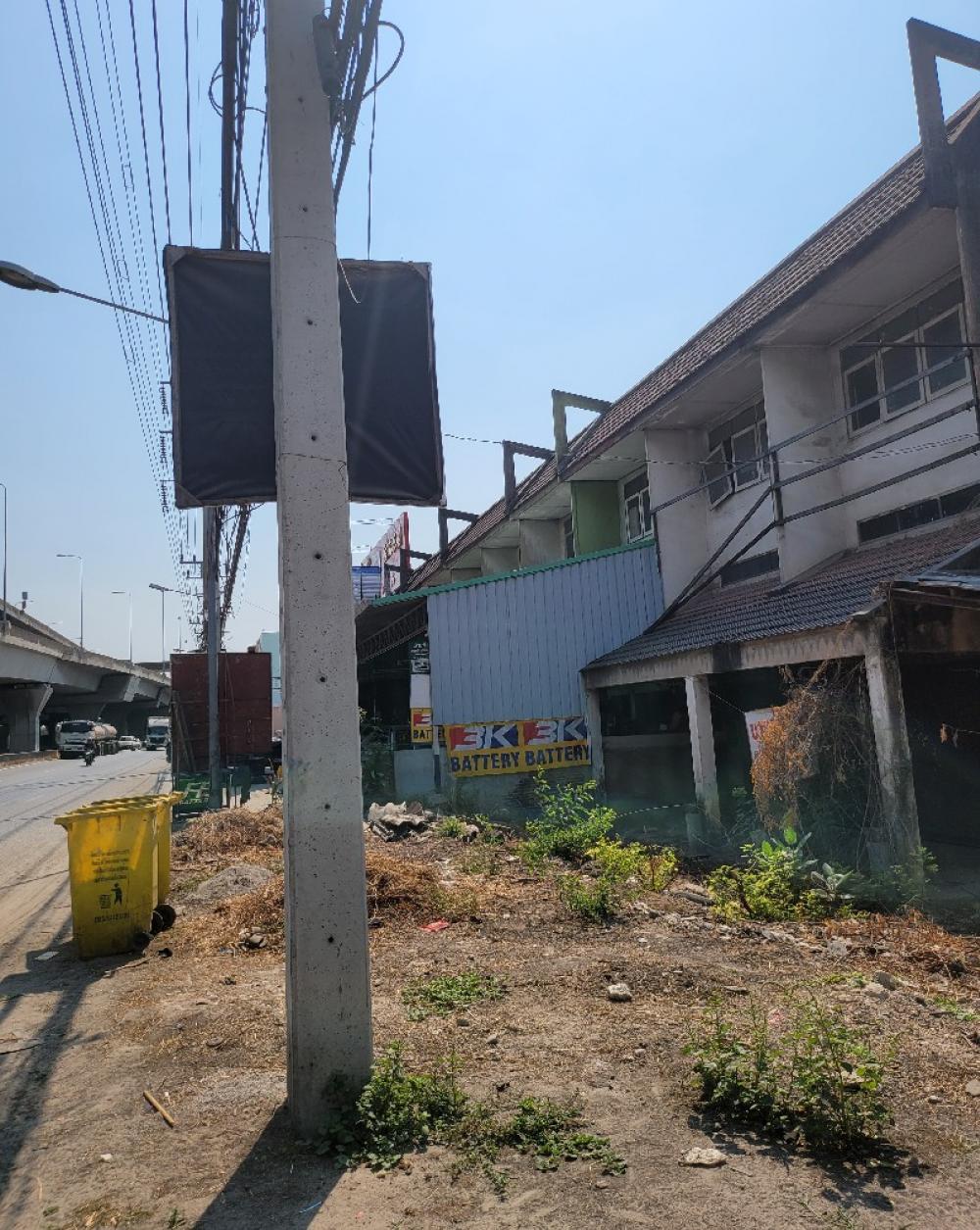 For sale: 2-storey building, 2 units, on a main road, Bangna-Trad Road, heading into Bangkok. – รูปที่ 3