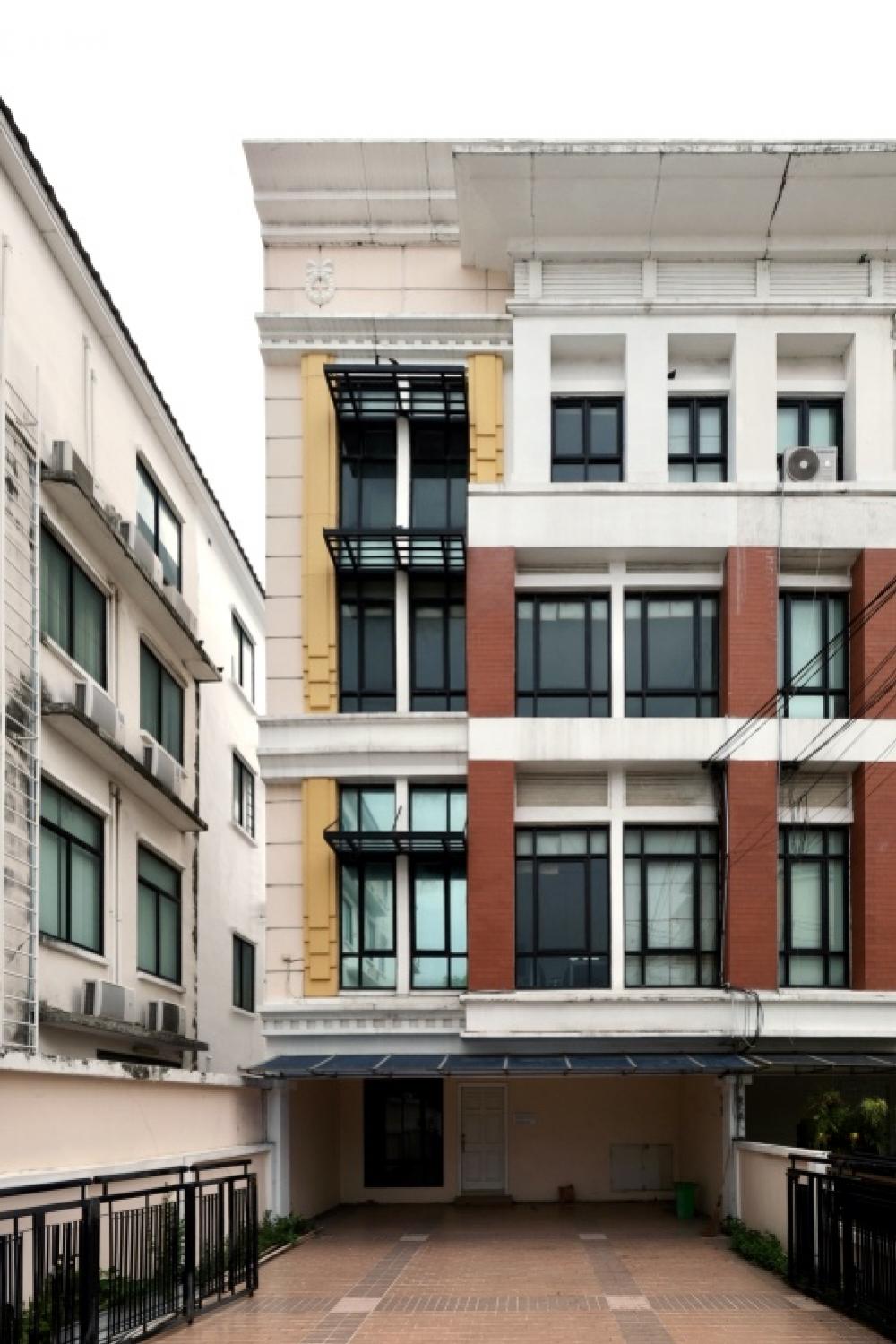 Home Office Baan Klang Krung Bangna km.3 - 4 floors high ceiling- 320 sqm, 3 parking spaces, 8.5 m wide Home Office Baan Klang Krung Bangna km.3 - 4 floors high ceiling- 320 sqm, 3 parking spaces, 8.5 m wide