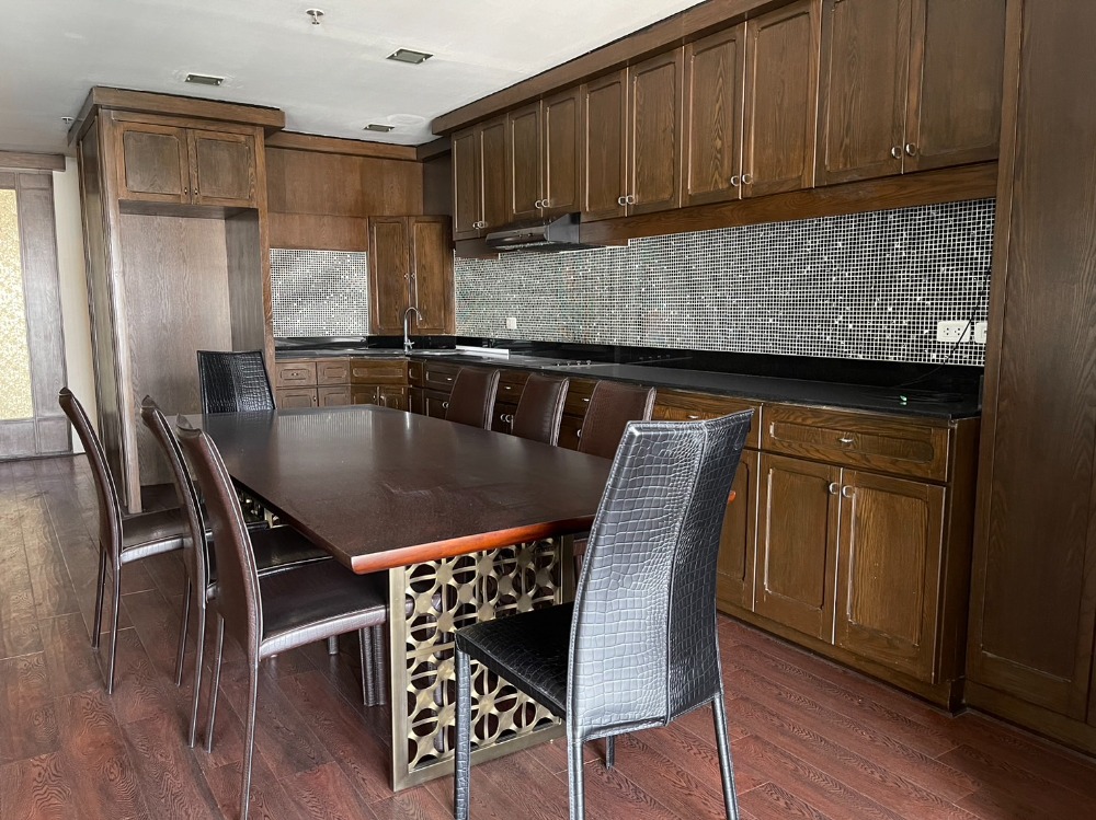 Silom Suite Room for Rent (Sathorn 12)