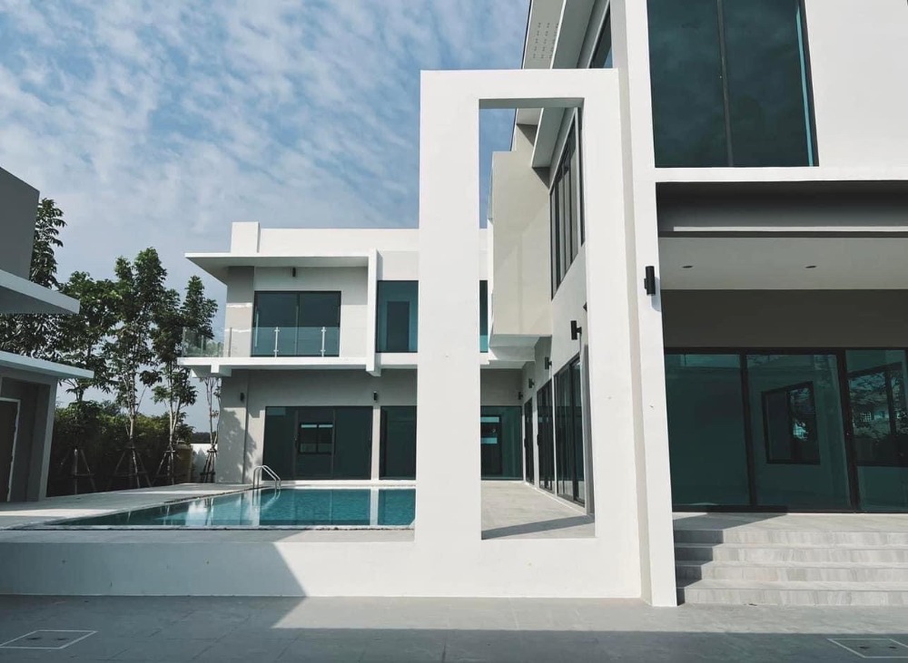 ● Unfurnished ● 2 storey Single house 203.00 sq.w., 349.25 sq.m. | 4 bedrooms, 6 parking, with swimming pool | Near Big C Romklao 8 minutes, Lotus Minburi 12 minutes. ● Unfurnished ● 2 storey Single house 203.00 sq.w., 349.25 sq.m. | 4 bedrooms, 6 parking, with swimming pool | Near Big C Romklao 8 minutes, Lotus Minburi 12 minutes.