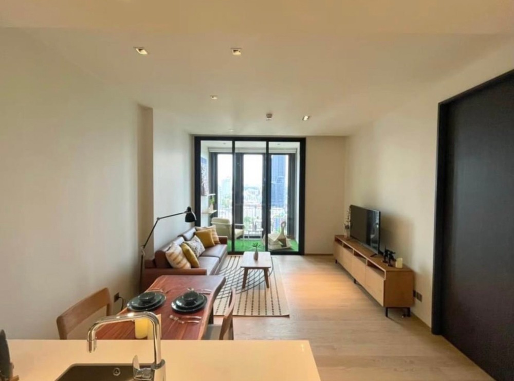 ♦ Prime Location ♦ 20+ floor 57.00 sq m. | 1 bedroom, Double Balcony | Near BTS Thonglor 1 minute, BTS Phrom Phong 5 minutes, Emporium 5 minutes.