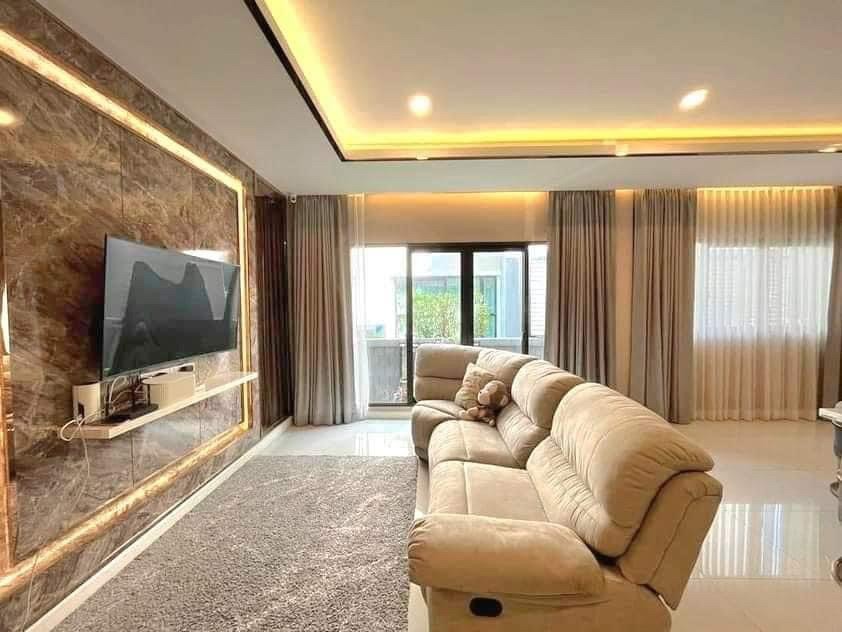 ♦ LUXURY CLASS ♦ 2 storey Single house, corner plot | 103.7 sq.w., 375 sq.m., 5 beds | Near Chang Chui 7 mins, Red Line Railway Station Bang Bamru 11 mins.