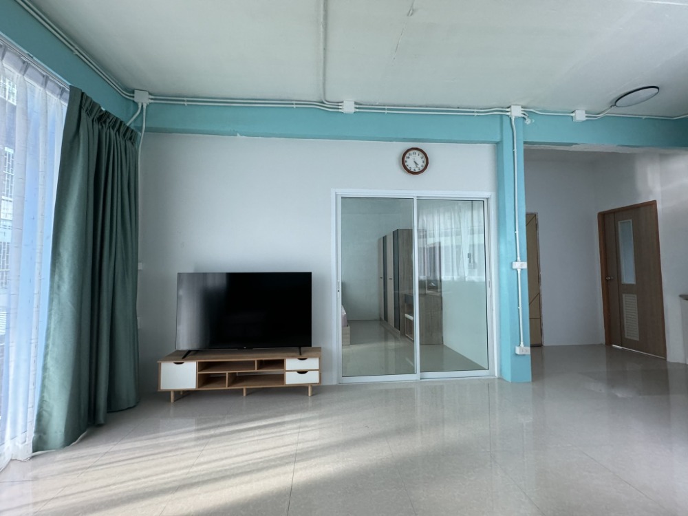 Rare local condominium style Homestay on Praram 4 road