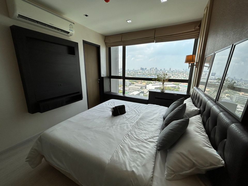 Beautiful room for sale at RHYTHM Sukhumvit 44/1 Condo *next to BTS Phra Khanong*