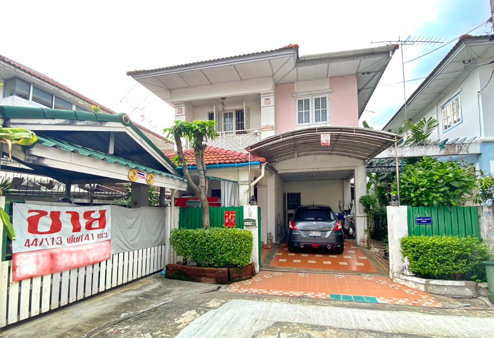 House for sale, Burirom Village, beautiful house, shady, cheapest price in the project. Ramintra-Khubon 41 House for sale, Burirom Village, beautiful house, shady, cheapest price in the project. Ramintra-Khubon 41