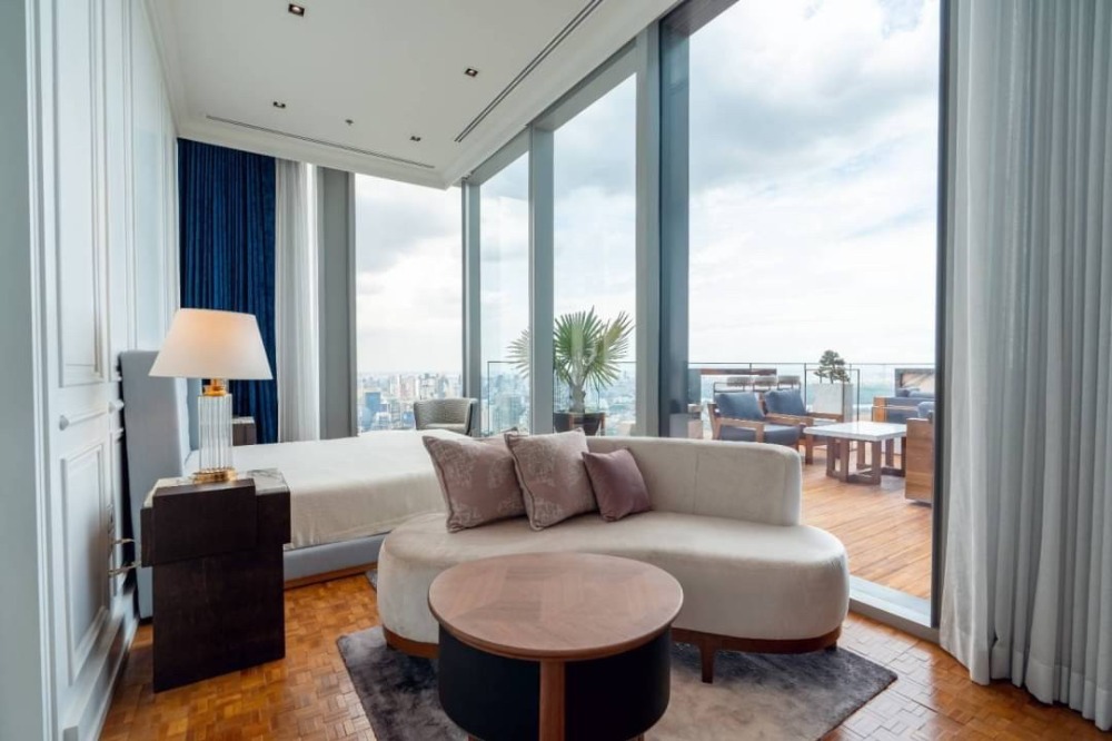 ● LUXURY CLASS ● ชั้น 60++ 370.27 ตร.ม. | 3 ห้องนอน ตกแต่งครบ | ใกล้ BTS ช่่องนนทรี 2 นาที, คิง เพาเวอร์ มหานคร 3 นาที, ตรีนิตีมอลล์ 3 4 นาที