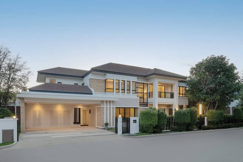 ● Modern Luxury ● 2 storey single house 149.00 sq.w. 431.00 sq.m. | 5 Beds, Pool | near MRT Bang Rak Noi Tha Brick 1 min., Boonthavorn 2 mins.