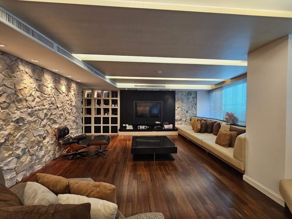 Urgent sale, Marrakech Condo, Hua Hin, largest room in the building, 3 rooms interconnecting, very urgent sale price. Agents welcome. Urgent sale, Marrakech Condo, Hua Hin, largest room in the building, 3 rooms interconnecting, very urgent sale price. Agents welcome.