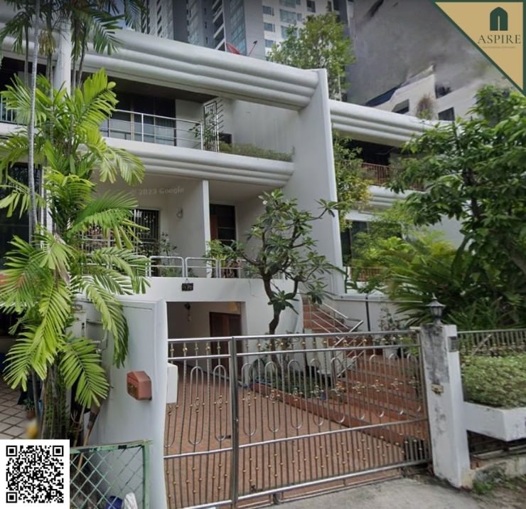[For Sale&Rent] 3-Storeys Semi-Detached House, Soi Sawadee (sukhumvit 31 yeak 2)