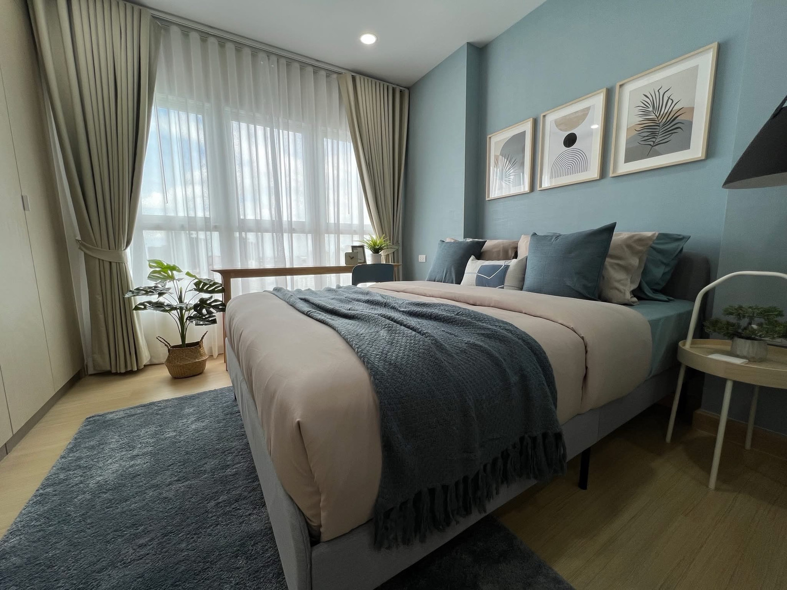 Condo for rent, Supa Veranda Ramkhamhaeng, size 35 sq m, Building A, 17th floor, east side, complete with furniture and electrical appliances, ready to move in.