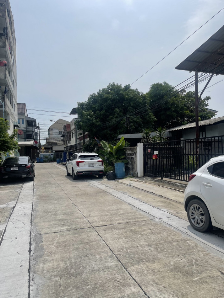 ขาย ที่ดินทำเลดี พร้อมสิ่งปลูกสร้าง หลังโลตัส ศรีนครินทร์ 59 ตรว หมู่บ้านศรีเพชรการเคหะ ซอย 5 – รูปที่ 3