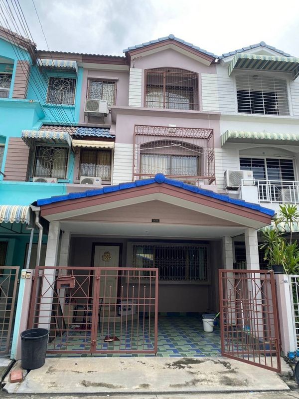Townhouse for rent Baan Klang Muang Rama 9, Rama 9 zone, near The Nine Rama 9, only 3 minutes.