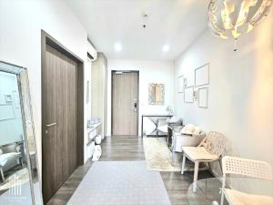 Condo for SALE *Whizdom Essence *** High floor room 30+ city view High Rise condo, complete with a new perspective, near BTS Punnawithi @5.9 MB