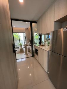 ายคอนโด เรฟเฟอเรนซ์ สาทร – วงเวียนใหญ่ ชั้น 3 พื้นที่ใช้สอย 31.64 ตร.ม. 1 ห้องนอน 1 ห้องน้ำ  เดินทางสะดวกใกล้ BTS สถานี วงเวียนใหญ่ เพียง 130 ม. และThe Mall ท่าพระ / ICONSIAM / King Power มหานคร