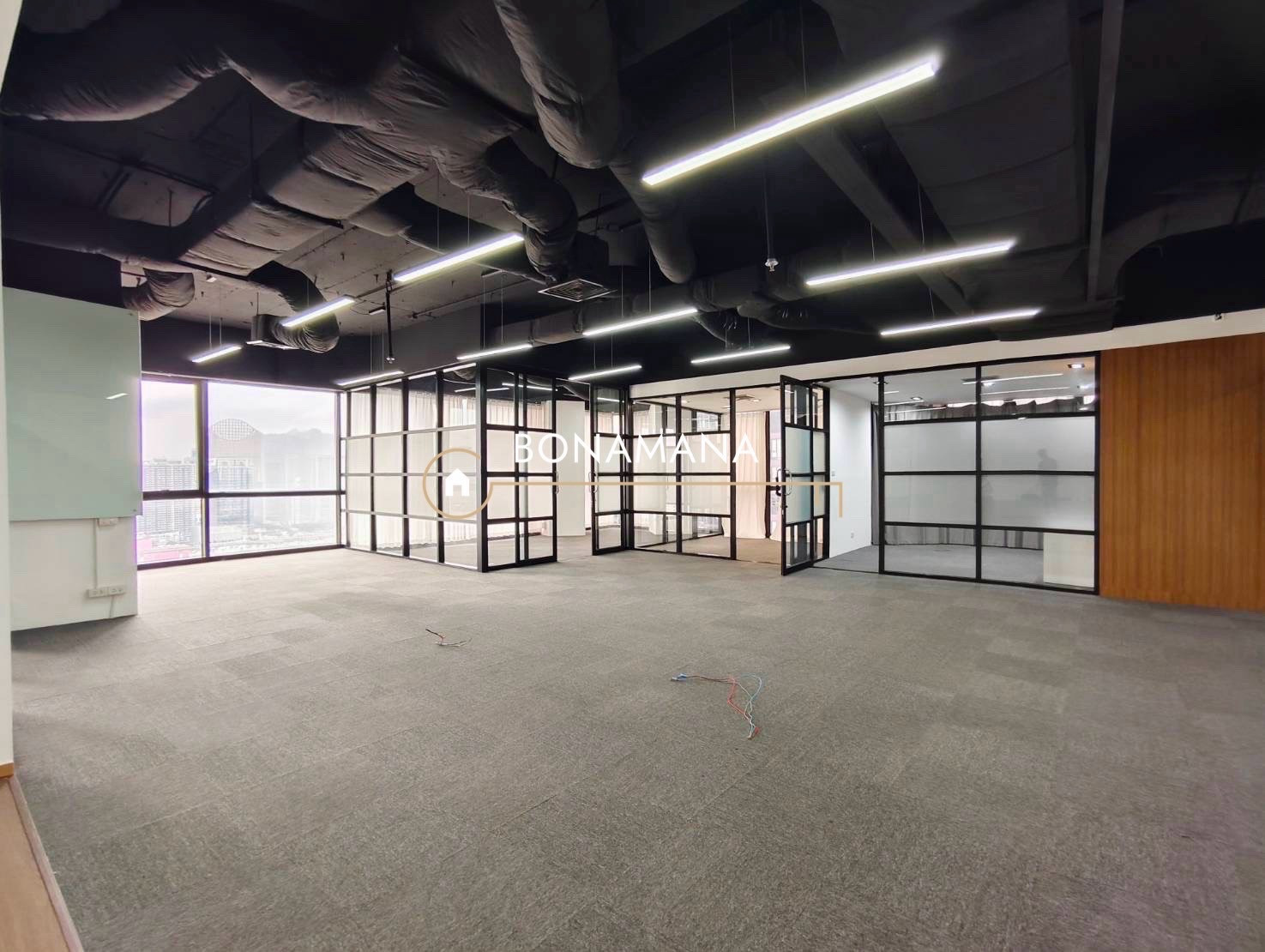 Office for rent, Chamnan Phenchat Business Center Building (MRT Rama 9, 550m)