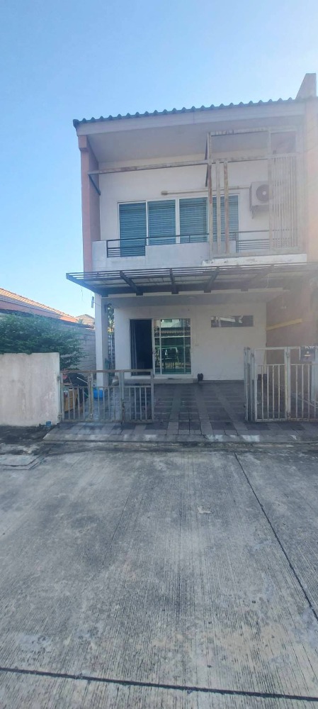 Townhouse for sale, corner unit, The Trust Town, Wongwaen - Lam Luk Ka, 3 bedrooms, 2 bathrooms