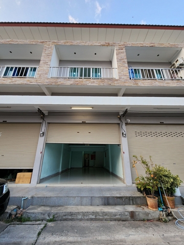 Commercial building for rent, 2.5 floors, near Sai Yai Rak Road, 50 meters, Krathum Baen, suitable for opening a business, home office, residential house, near the main road.