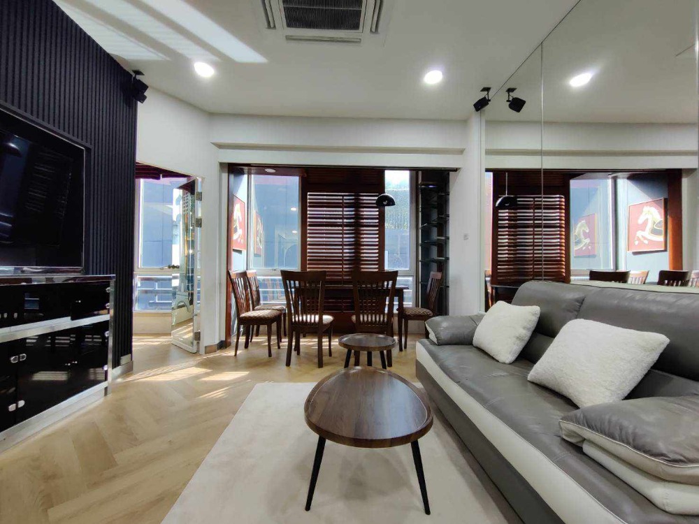 Condo for rent, Prasarnmit, near Terminal 21 (corner room, open view), 69.5 sq m, 2 bedrooms, near BTS MRT shopping center and complete amenities.