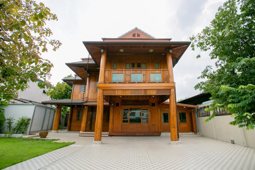 2-story detached house, 114 square meters, near MRT Sutthisathorn, 1.7 kilometers. 2-story detached house, 114 square meters, near MRT Sutthisathorn, 1.7 kilometers.