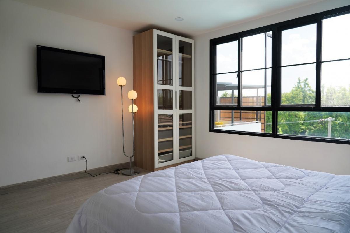 ขายTownHome พร้อมผู้เช่า น้ำไม่ท่วมบ้านเหมาะลงทุน แต่งครบ รถไฟฟ้าสีเหลือง สถานี ศรีกรีฑา  สนามบินสุวรรณภูมิ  ถ.ศรีนครินทร์   รร.นานาชาติเวลลิงตัน  รร.ไบลต์ตัน คอลเลจ  รร.นานาชาติ แสตมฟอร์ด  ม.รามคำแหง  สนามกอล์ฟ กรุงเทพกรีฑา  – รูปที่ 4