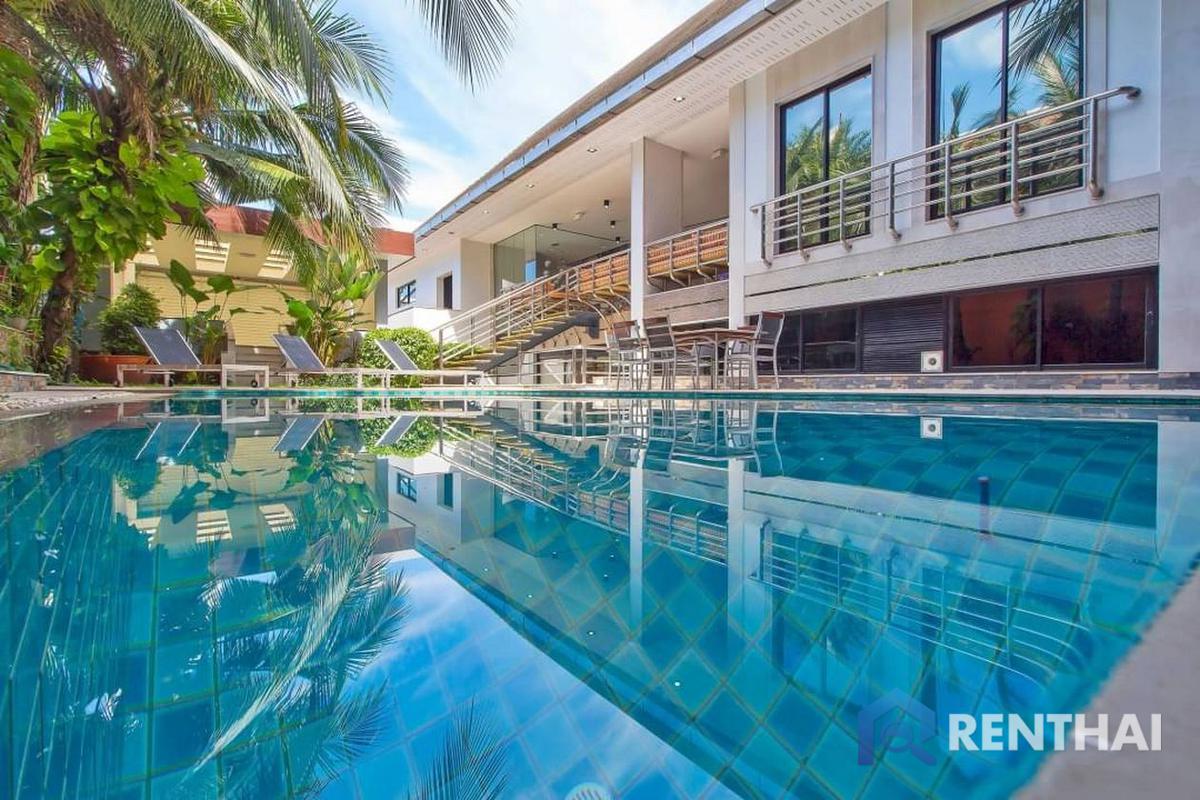 Futuristic Modern Pool Villa Mansion in the Middle of Pratumnak Hill for Sale!