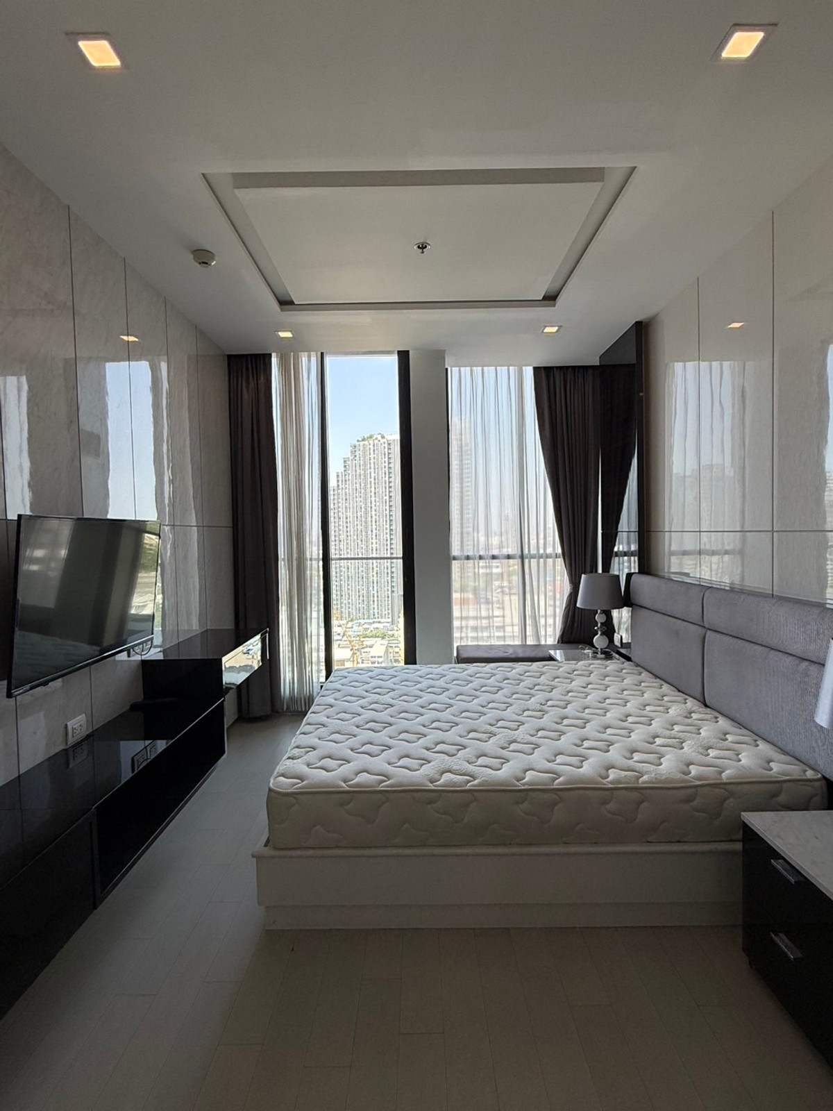 Fully furnished 1 bedroom 1 bathroom condo for rent with a floorsize of 54 sq.m., located on the 19th floor, at Noble Ploenchit building, in the popular Ploenchit district with city view, Fully furnished 1 bedroom 1 bathroom condo for rent with a floorsize of 54 sq.m., located on the 19th floor, at Noble Ploenchit building, in the popular Ploenchit district with city view,