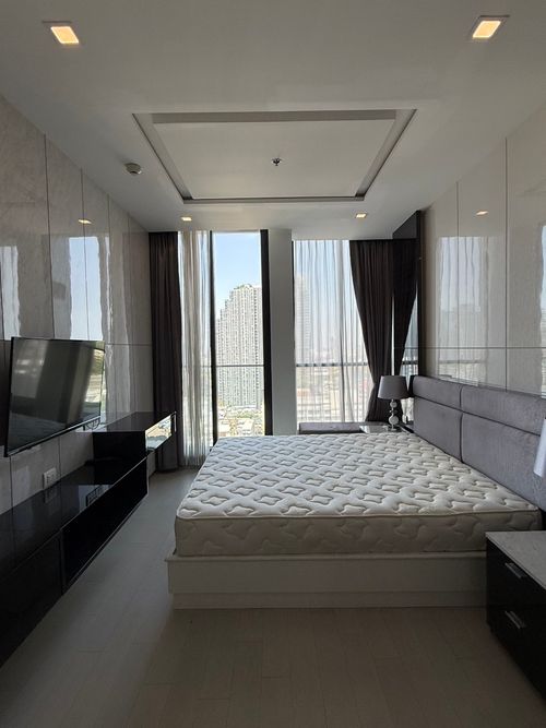 Noble Ploenchit ห้องใหม่  54 Sqm Private Lift ชั้น 19 (Clear View)★ตึกที่CEOอยู่★มีทางเชื่อมติดสถานีรถไฟฟ้า BTS เพลินจิต ★โอเอซิสใจกลางเมือง4 ไร่ ★Clear View
