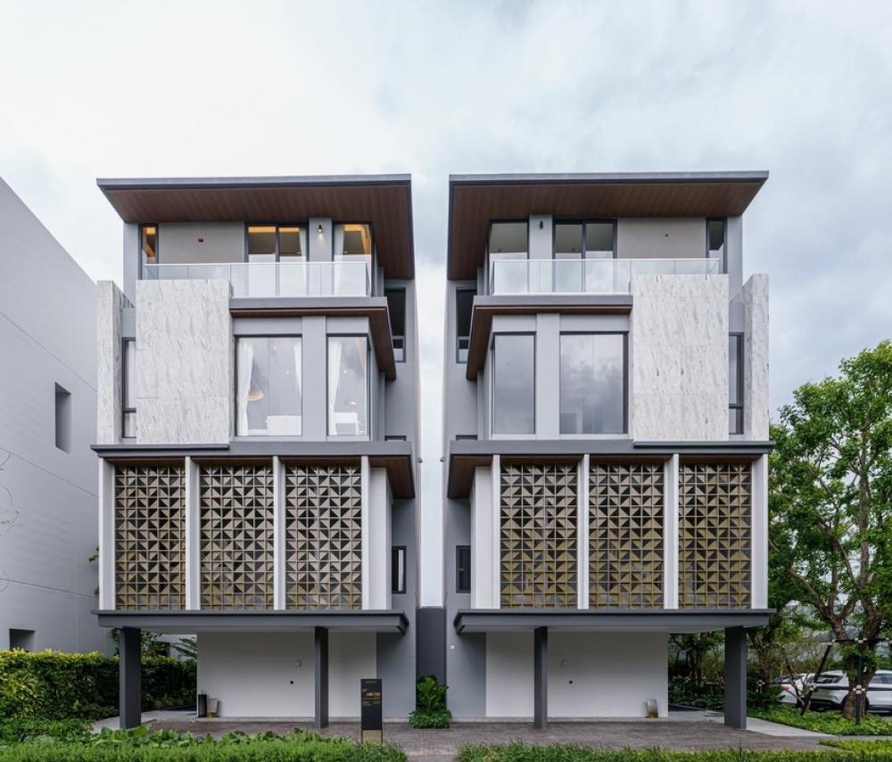 New house for sale !! Luxury 𝗔𝗥𝗧𝗔𝗟𝗘 𝗔𝗦𝗢𝗞𝗘 - 𝗥𝗔𝗠𝗔 𝟵 Size 42.5 sq.w. 335 sq. M. Selling price 35,000,000 baht in the heart of Rama 9