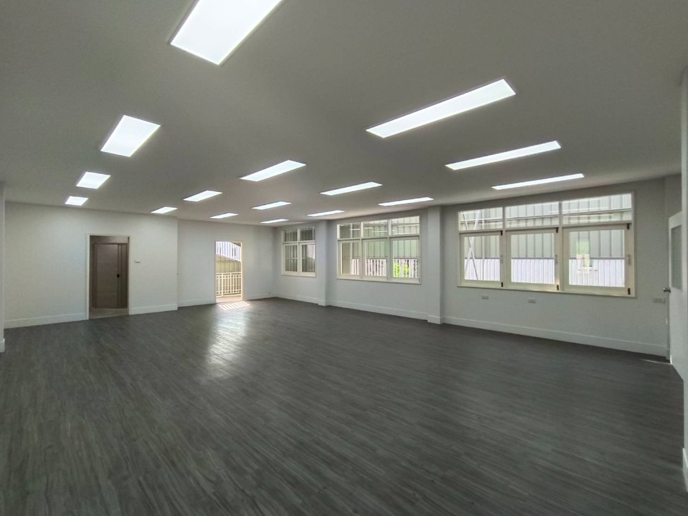 For Rent 4-fl. Office Space in Soi Convent , Silom, opposite to St.Joseph Convent School or side opposite to BNH Hospital, near Saladeang BTS Station – รูปที่ 4