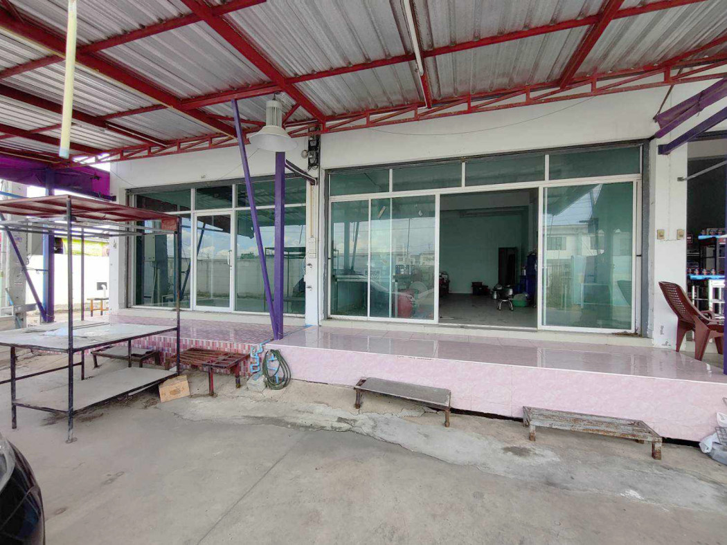 ขาย ตึกแถว ถนนวัดศรีวารีน้อย ใกล้ ม.หัวเฉียว และ สนามบินสุวรรณภูมิ เนื้อที่ 20.6 ตร.ว. 3 ห้องนอน 3 ห้องน้ำ ต่อเติมพิเศษโรงรถและหลังบ้าน – รูปที่ 3
