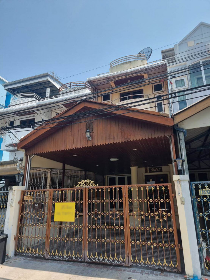 Townhome for rent, Vibhavadi, 4 floors high (near Central Ladprao) on an area of ​​30 square meters, 3 bedrooms, 4 bathrooms, parking for 1-2 cars.