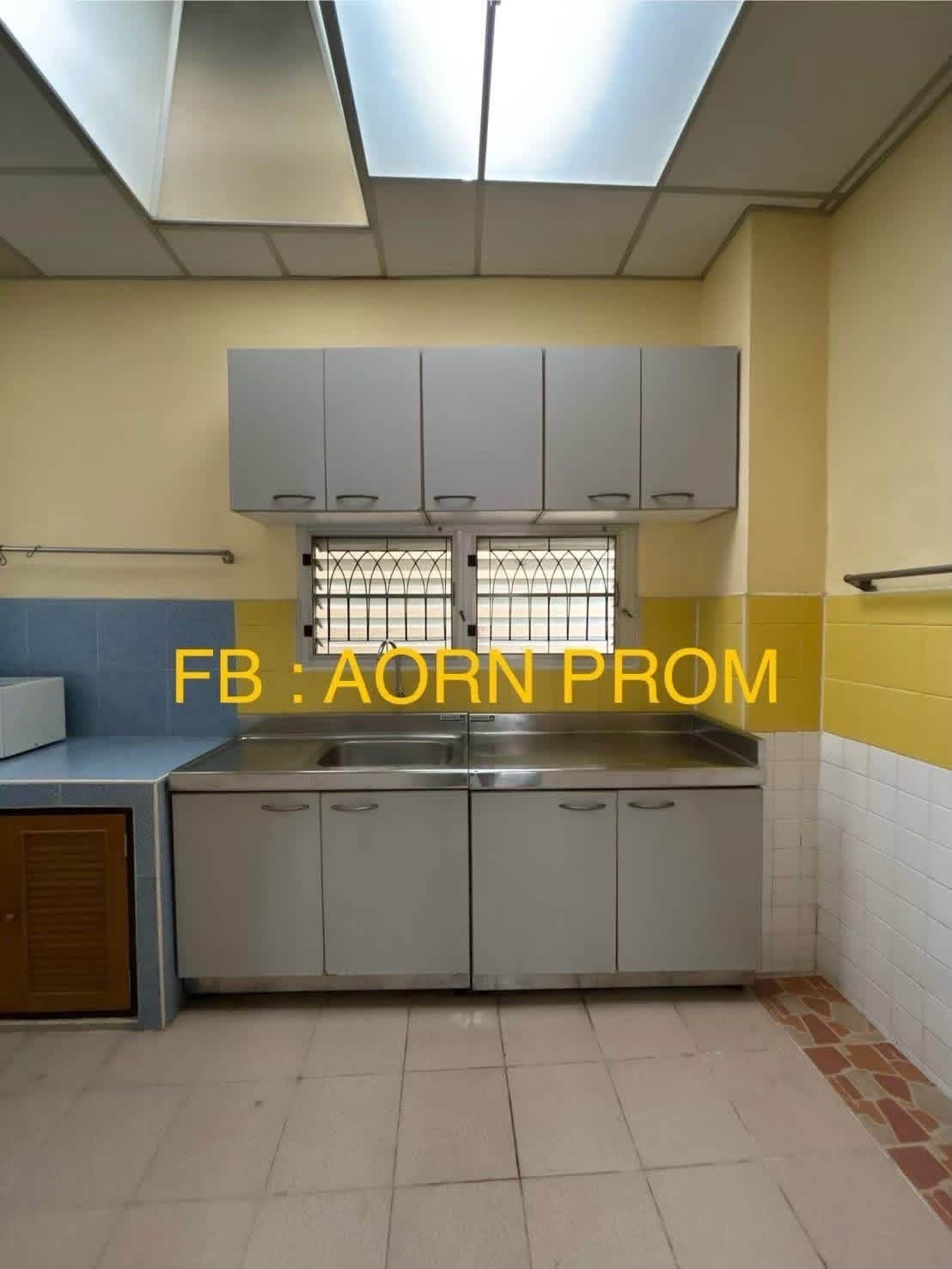 💥 Ready to move in 20 November 2026 💥 Corner house with side windows as well.    Two-story townhouse Economic Village 💕2 bedrooms, 2 bathrooms, 1 kitchen, 1 covered parking💕 5-10 minute drive to Assumption College Thonburi 🌈2 air conditioners (1 new air c – รูปที่ 3